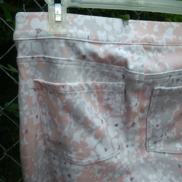 SOLD**SOLD**Spanx Leggings Jean-ish 🌺 - Picture 2 of 7